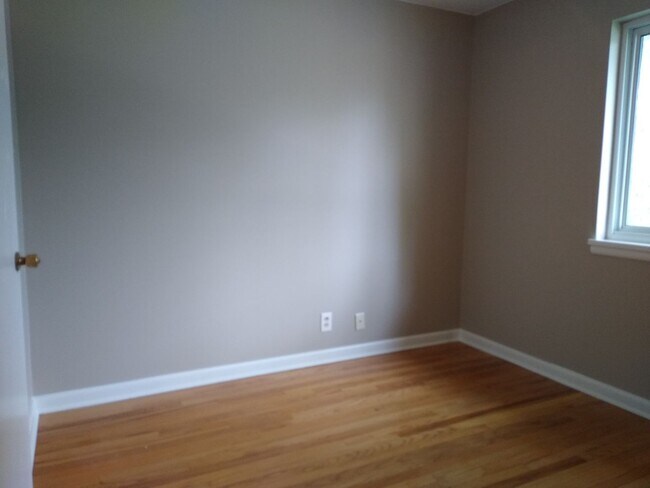 Building Photo - Stunning 4 bedroom 2 bath Virginia Village...