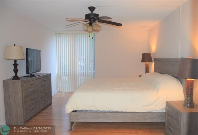 Building Photo - 1301 River Reach Dr