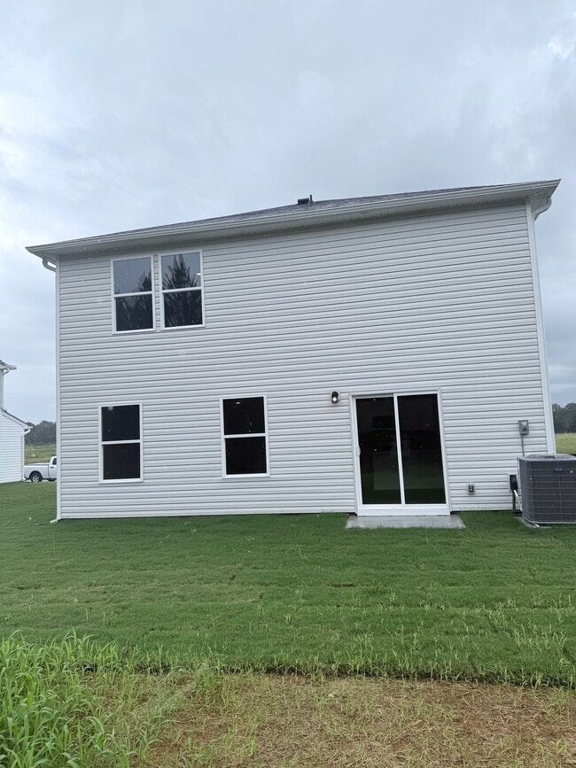 Building Photo - 404 sweltry Dr
