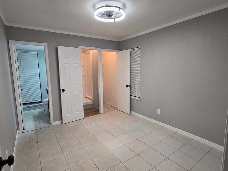 Building Photo - 12315 Barbizon Dr