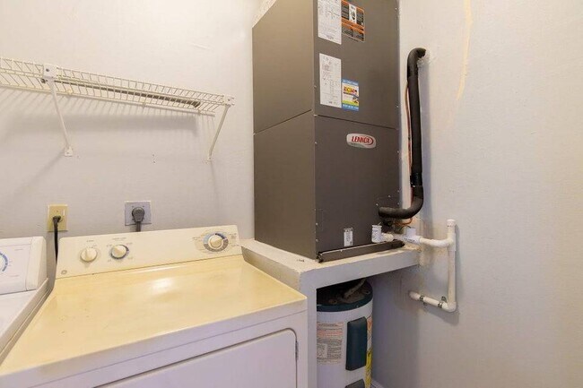 Building Photo - 231 Cypress Point Dr