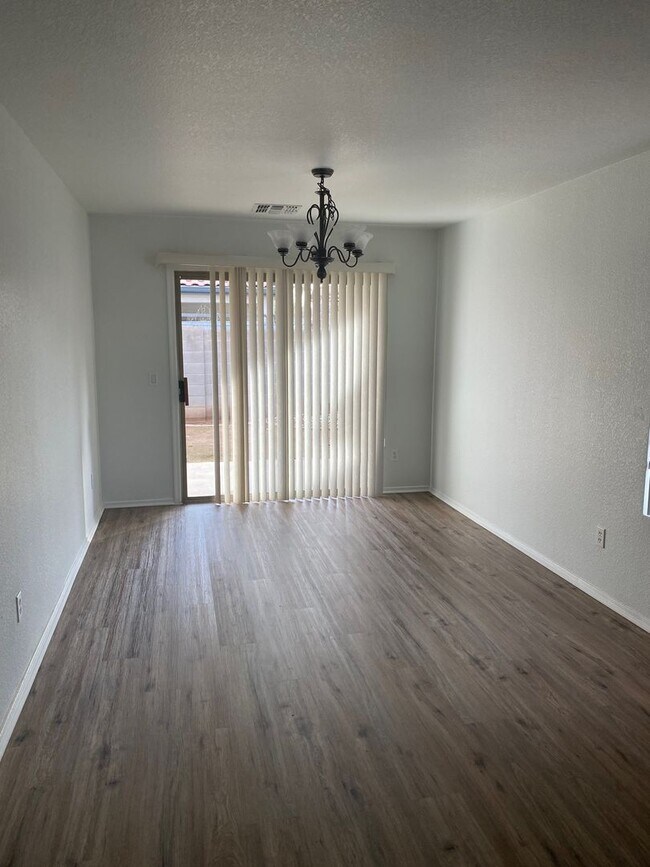 Building Photo - Single level home in Gilbert