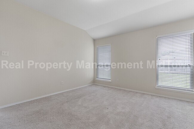 Building Photo - 2035 Karsen Ln