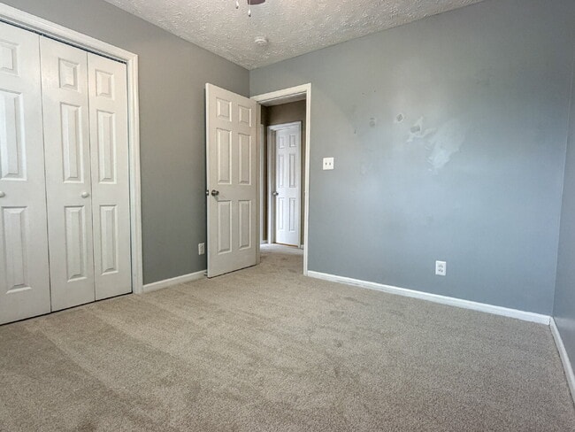 Building Photo - 162 Cavalier Dr