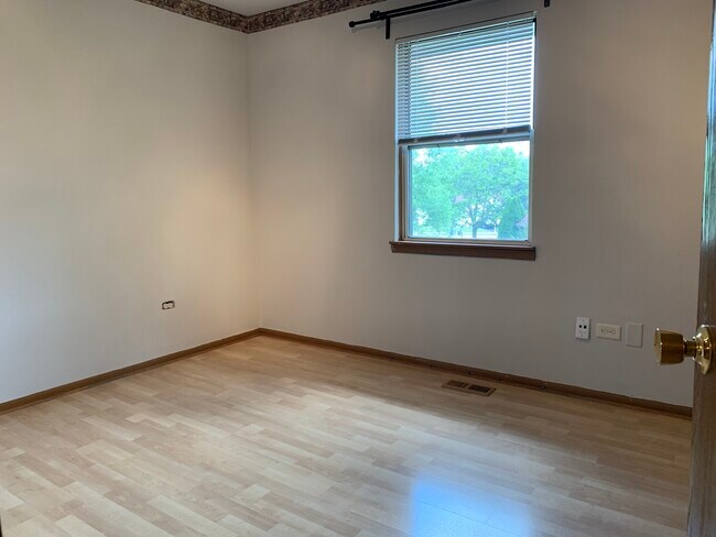 Building Photo - 538 Lasalle Ct