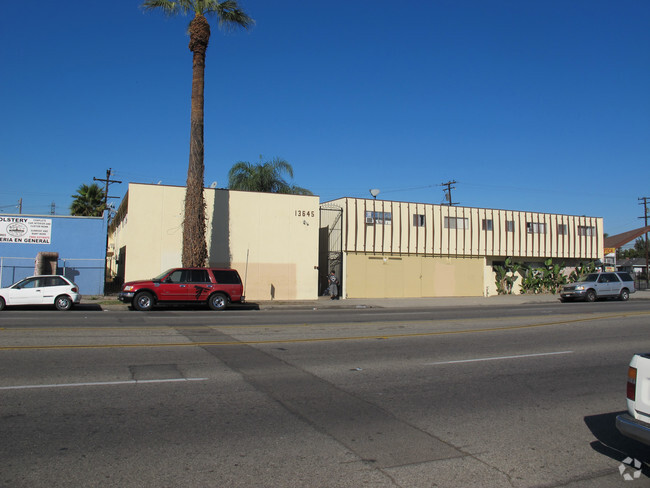 Building Photo - Capri Apartments