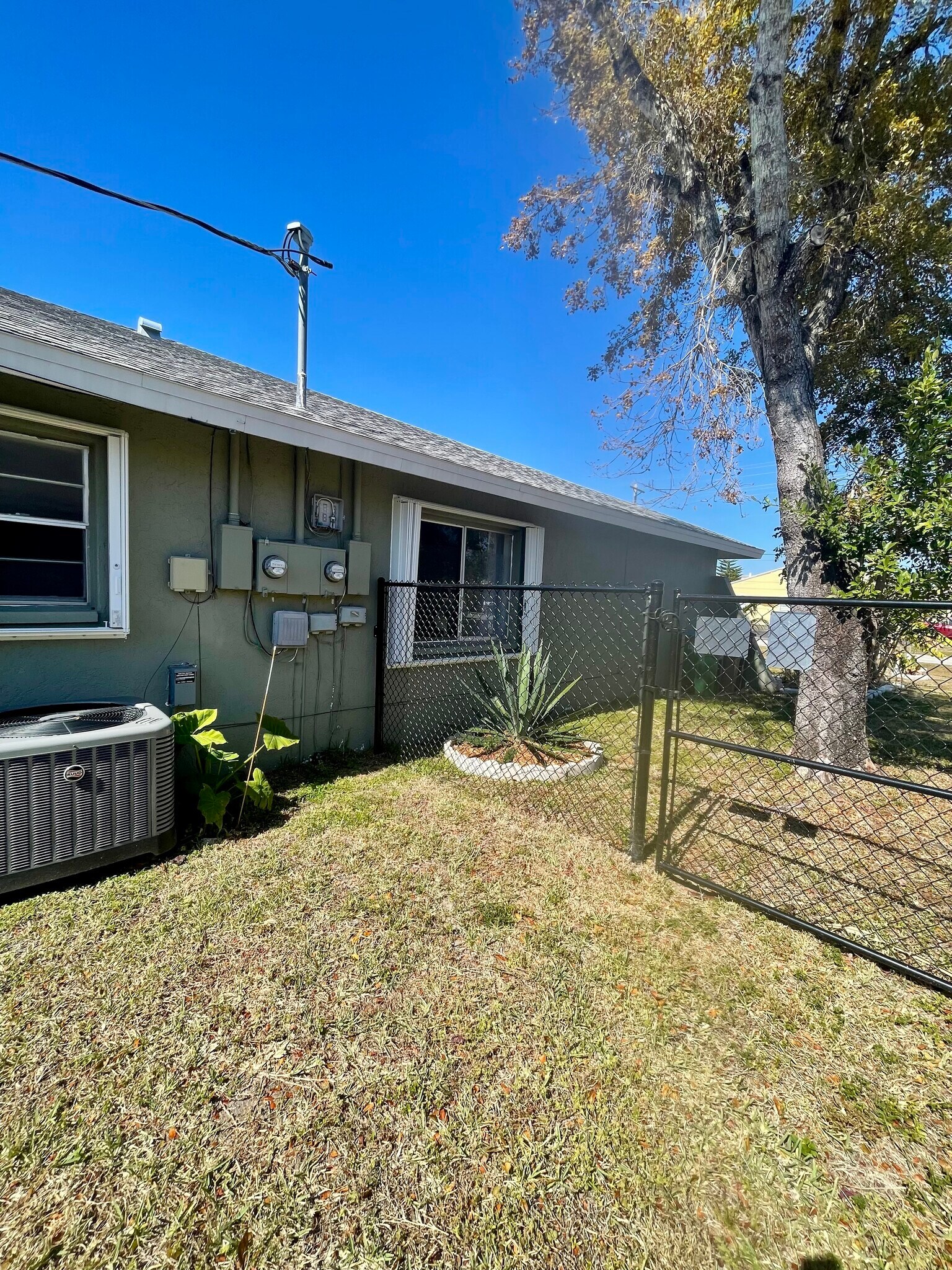 Building Photo - 1252 SE 8th St