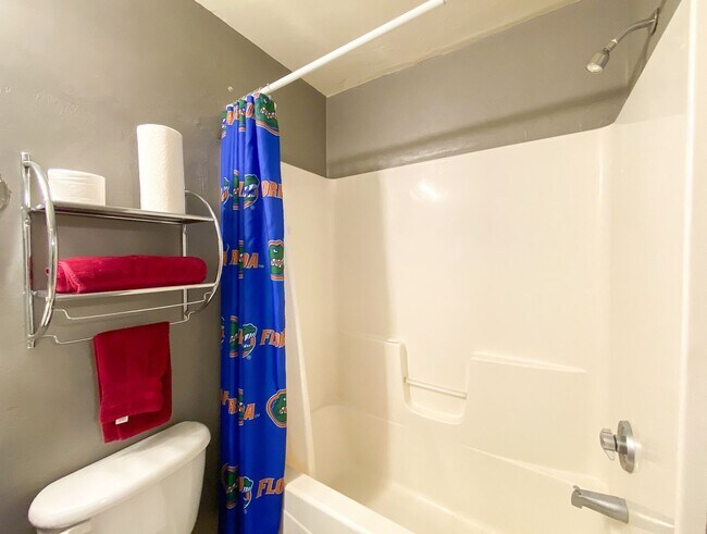 Building Photo - Woods Edge South #114