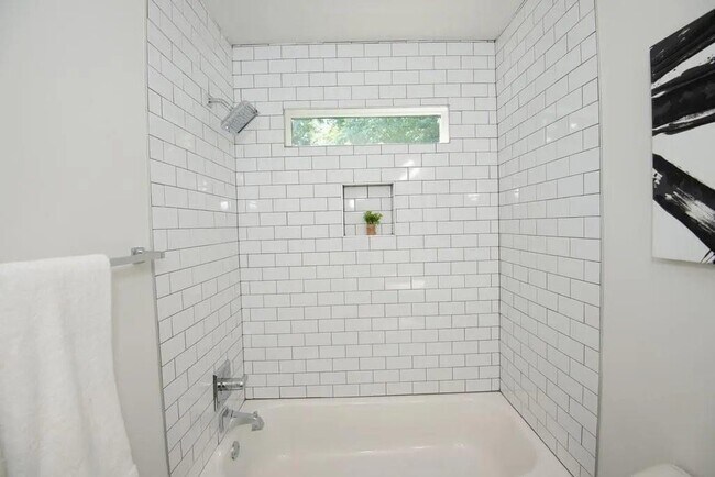 Building Photo - 314 Ashburton Ave SE