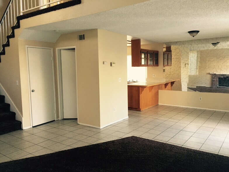 Building Photo - 1943 Padilla Dr