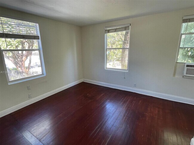 Building Photo - 1309 SE 1st St