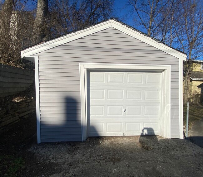 Building Photo - 1601 Minion Ave