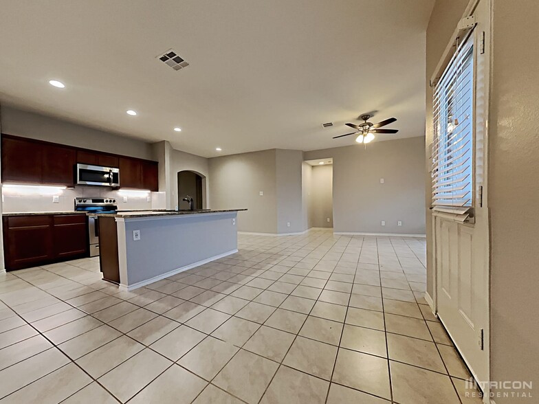Building Photo - 1308 Basswood Ln