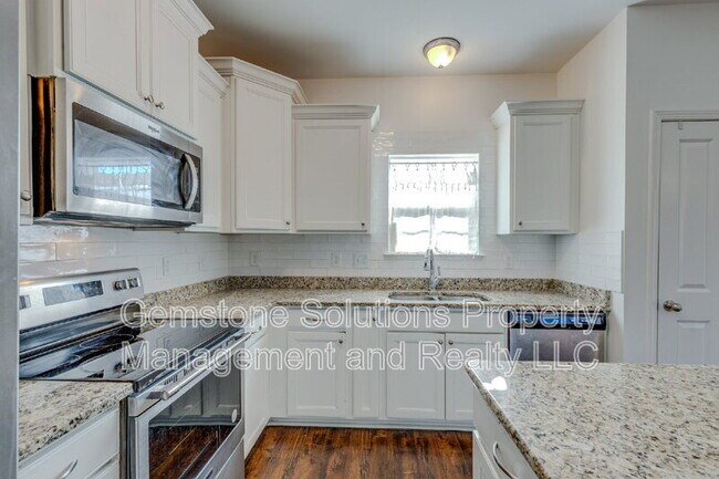 Building Photo - 304 Oldbury Ln