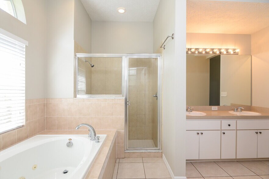 Building Photo - 13240 Prince Cir