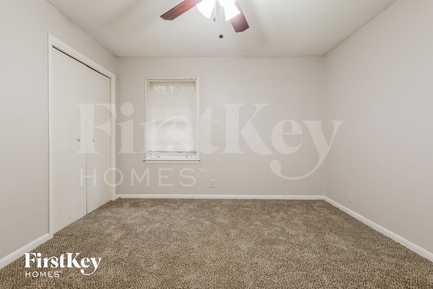 Building Photo - 1314 White Oak Ct SE