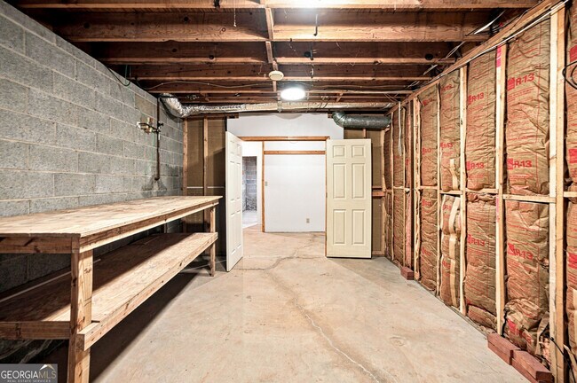 Building Photo - 965 Millbrook Ct