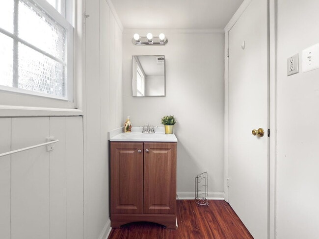 Building Photo - Affordable, Spacious AND Convenient Walk t...