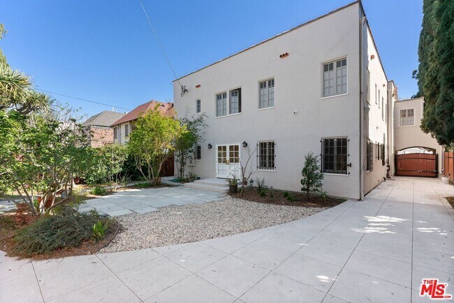 Building Photo - 125 N Orange Dr