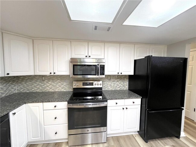 Building Photo - 3030 Steeplechase Dr