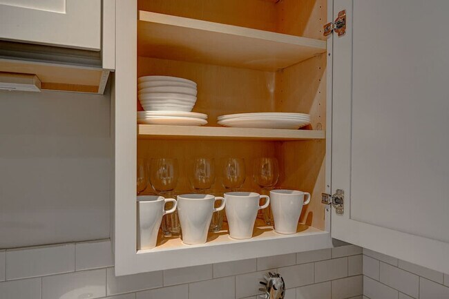 Building Photo - 1011 W Juneau Ave