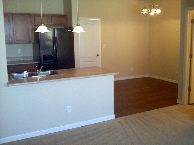 Building Photo - Townhome in the N/E Area for Rent