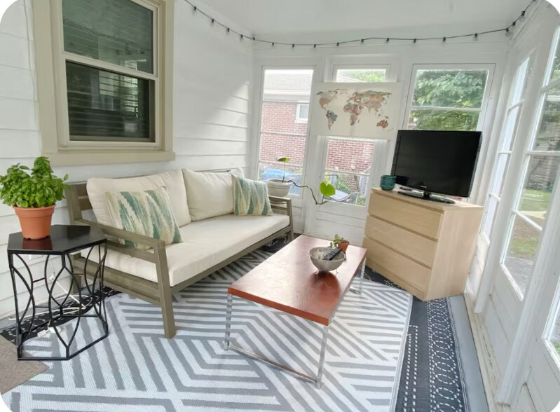 Building Photo - 5920 Rosslyn Ave