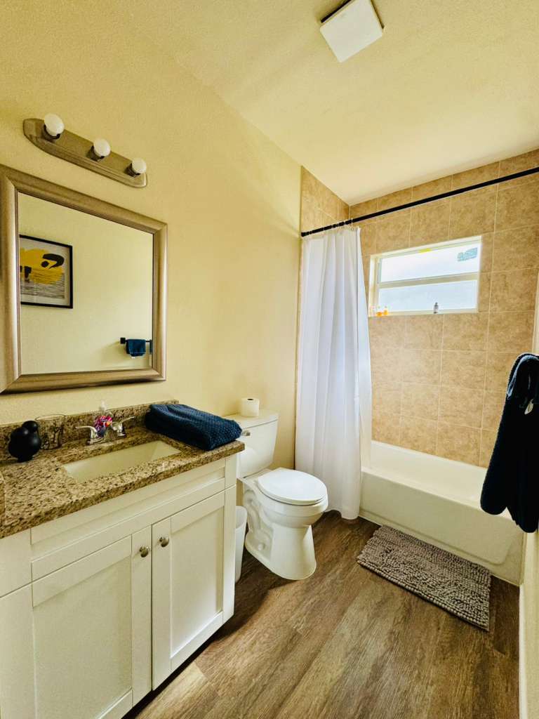 Building Photo - 314 N 6th St