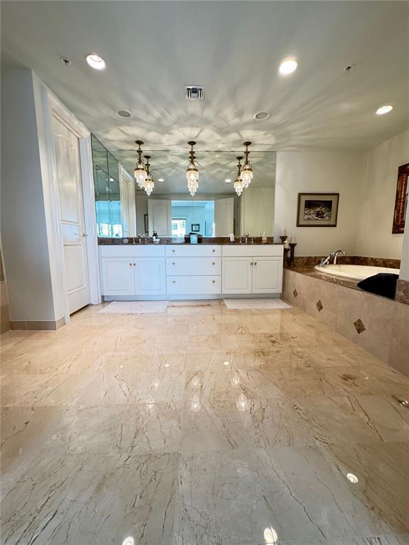 Building Photo - 1111 Ritz Carlton Dr