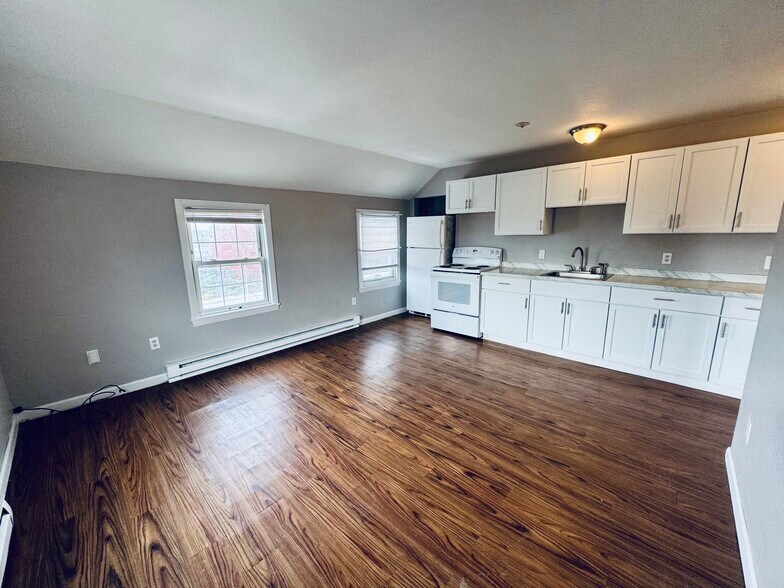 Primary Photo - 420 Wellington Ave