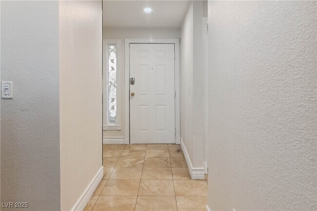 Building Photo - 230 E Flamingo Rd