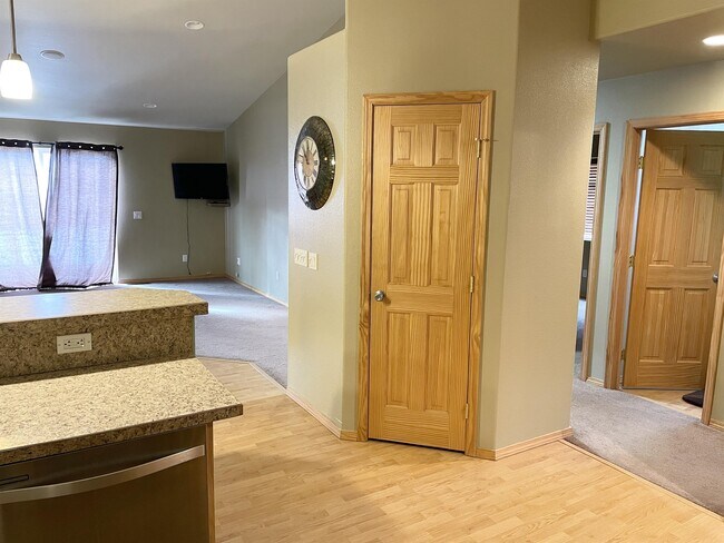 Building Photo - 114 Jackson Peak Dr