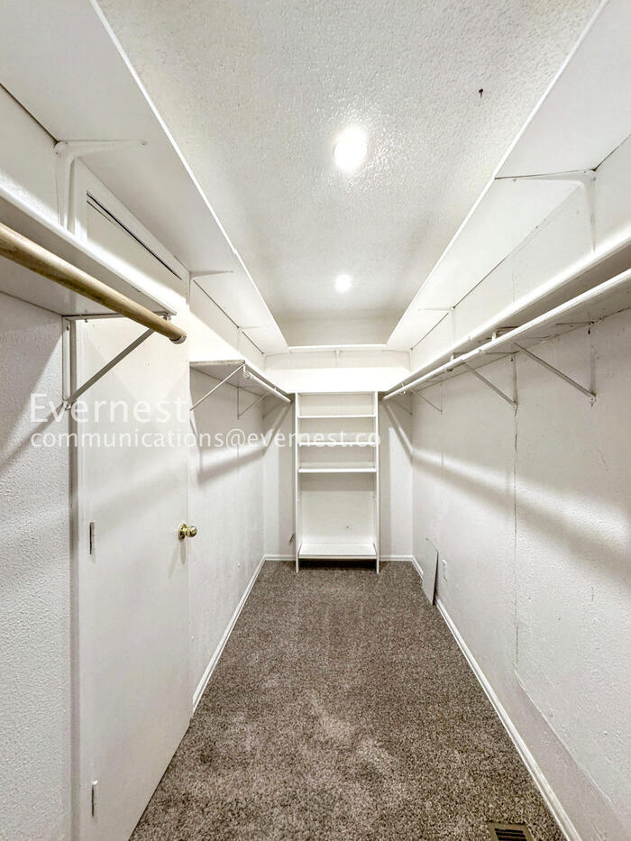 Building Photo - 17401 E Gunnison Pl