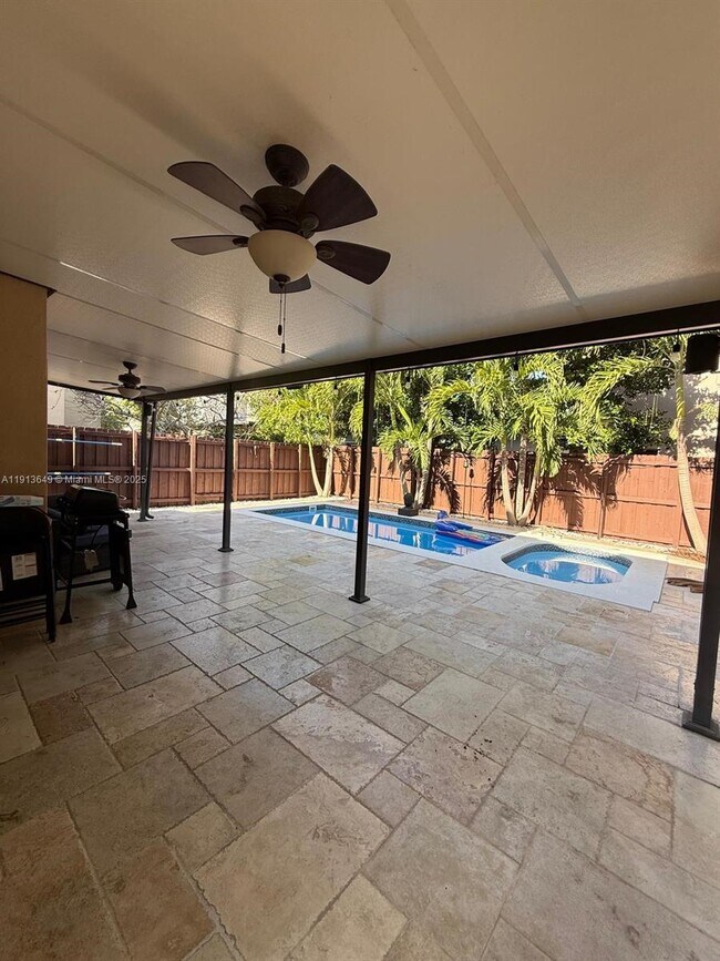 Building Photo - 239 SE 31st Terrace