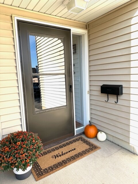 Building Photo - 334 W 5th St