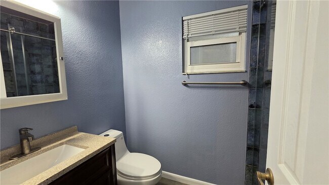 Building Photo - 426 Tulip Dr