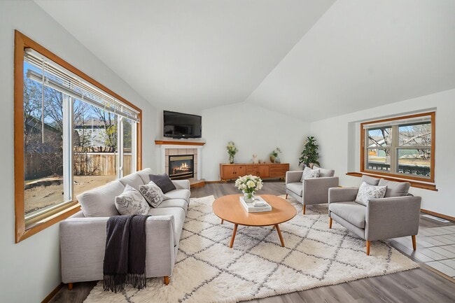 Building Photo - 2348 Forsythia Ct