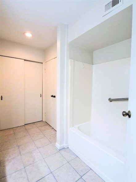 Building Photo - 500 Tiki Dr