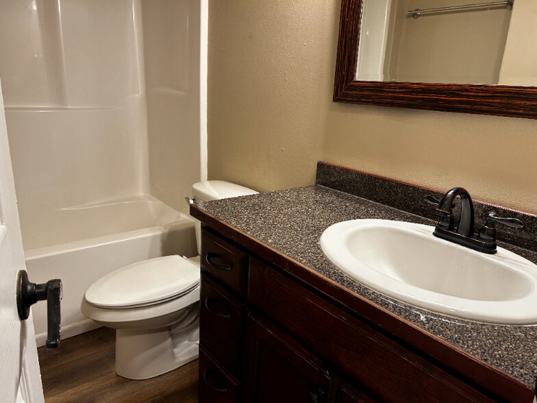 Building Photo - 105 Cardinal St