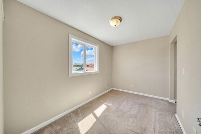 Building Photo - Charming Duplex in Historic Old Town Suisu...