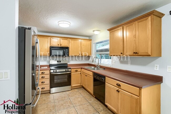 Building Photo - 6860 SW 188th Ave