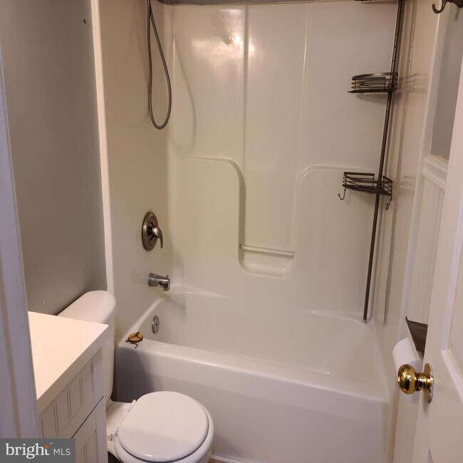 Building Photo - 135 Hill Valley Dr