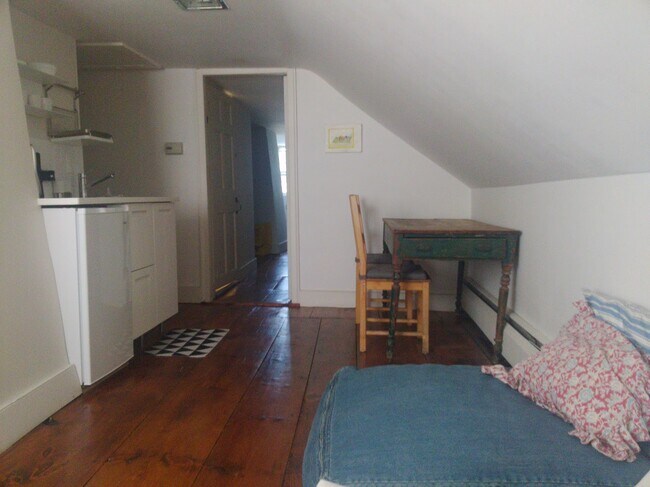 Building Photo - 48 Benefit St