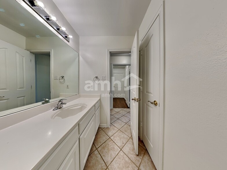 Building Photo - 6308 Fall River Dr