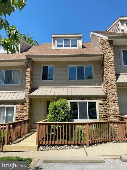 Building Photo - 326 Brigade Ct