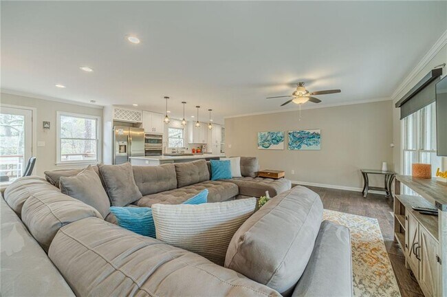 Building Photo - 691 Harbor Cove