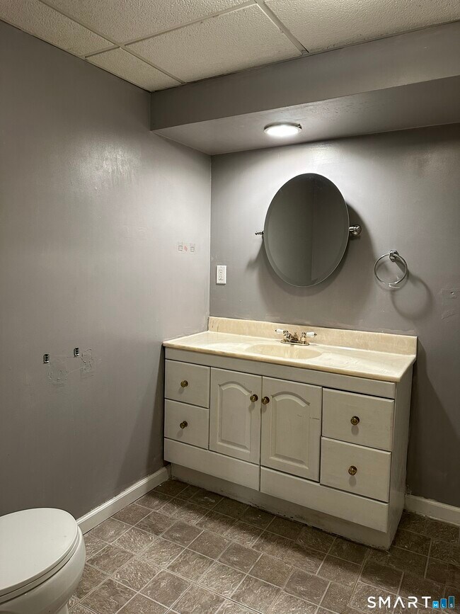 Building Photo - 203 Oakland St