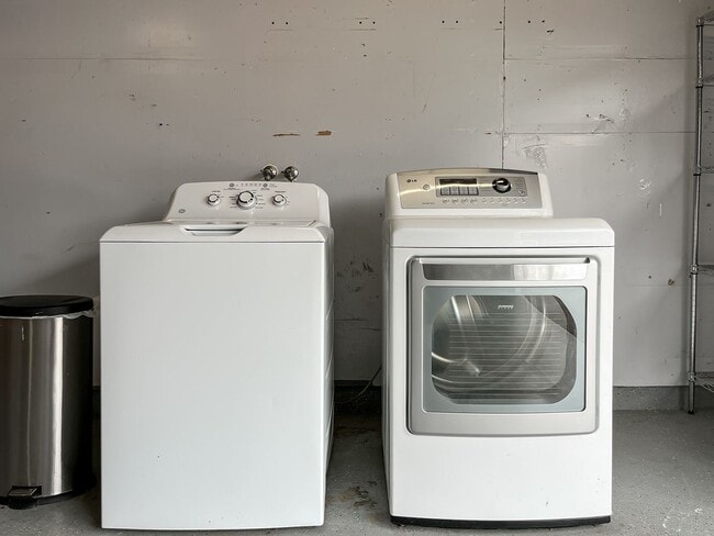 Building Photo - 3bd/2ba Single Story Vista Home With A/C