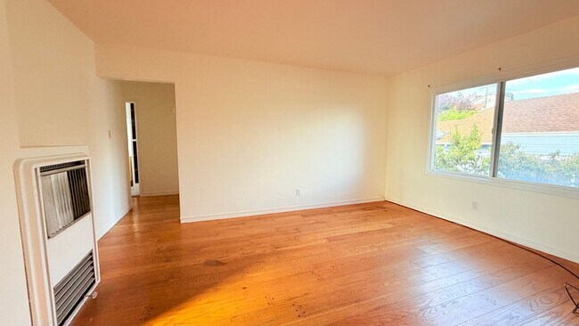 Building Photo - 1910-1910 42nd Ave