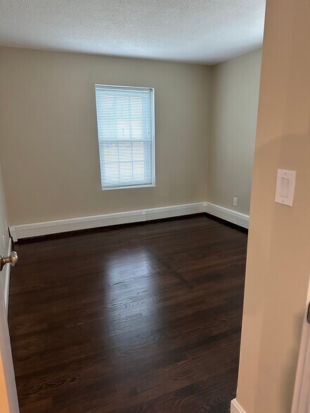 unit 2 bedroom #2 - 75 Wales St